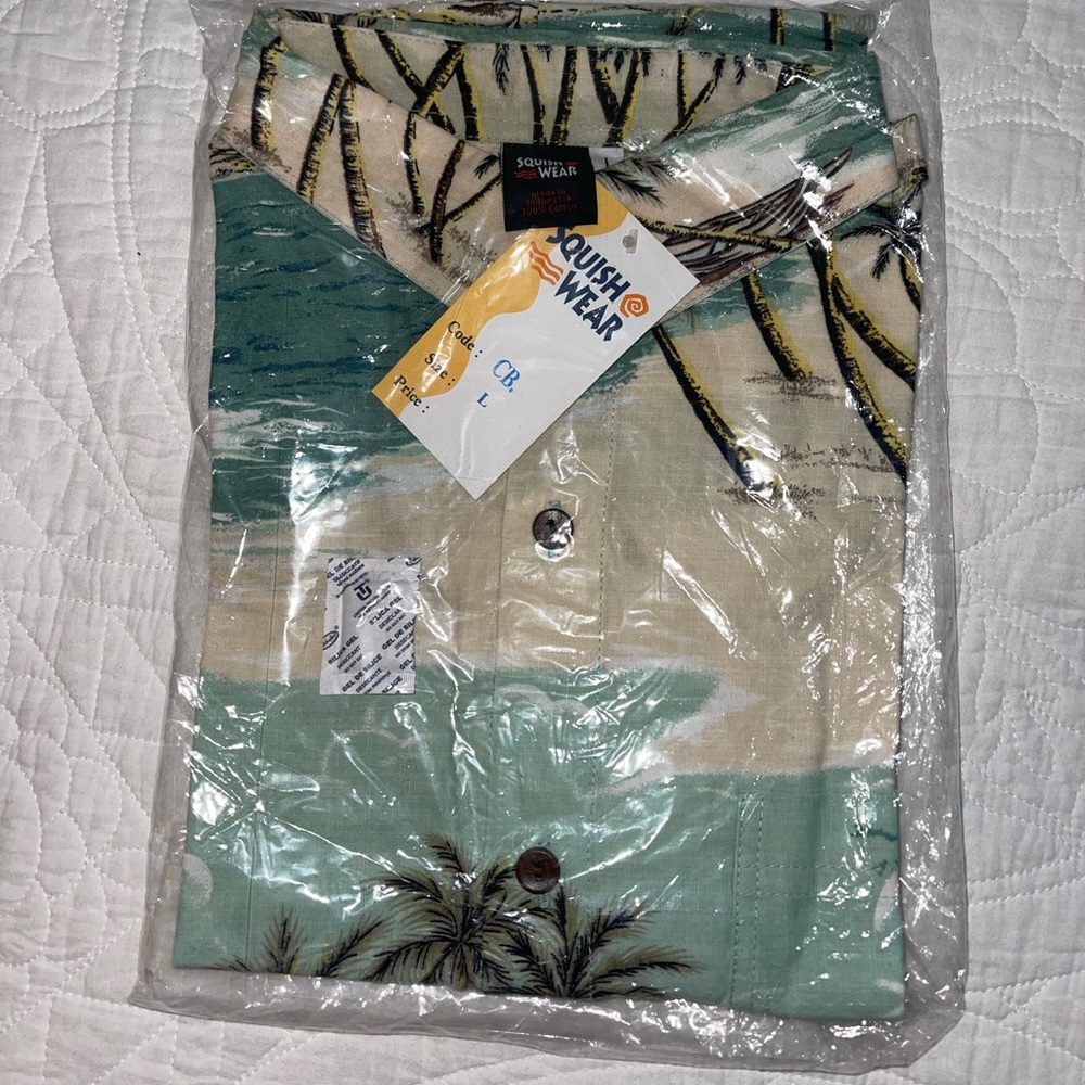 Set of 2 Men's Tropical Button Down Shirts Size Large NWT